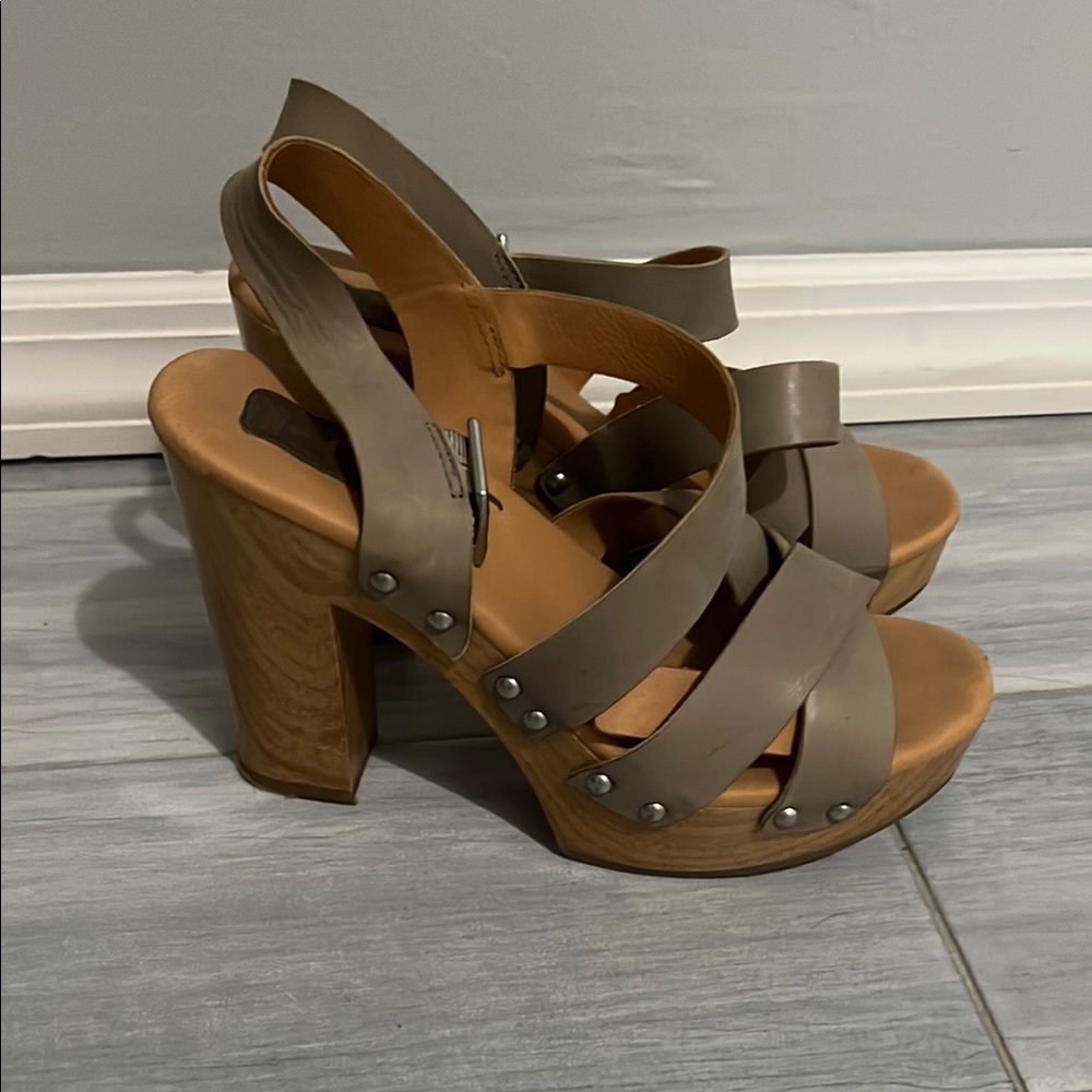 Kork-Ease Gray Sandals with Chunky Heel